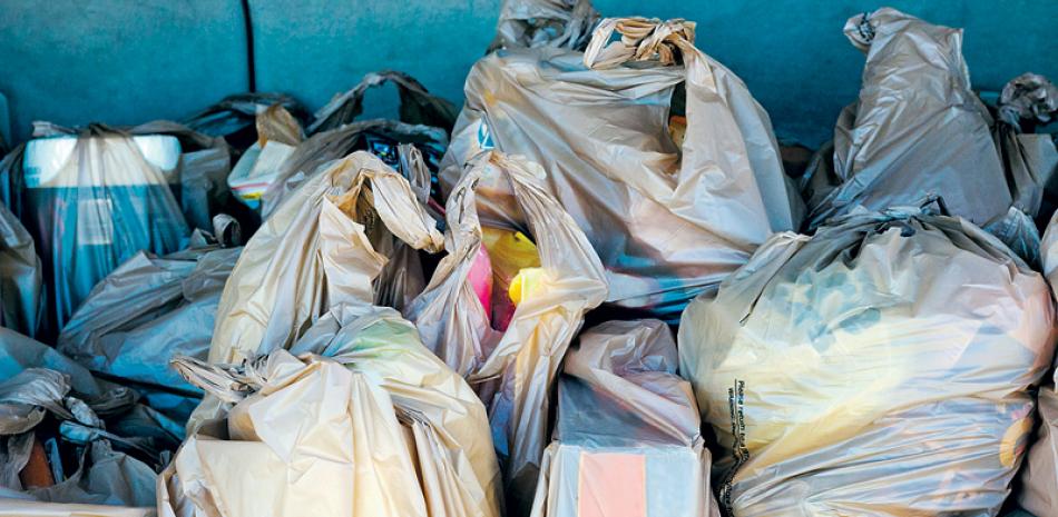 Impacto dañino. Cada año se usan 500,000 millones de bolsas plásticas en el mundo, según la Organización de las Naciones Unidas. Esto está provocando graves daños al medioambiente.