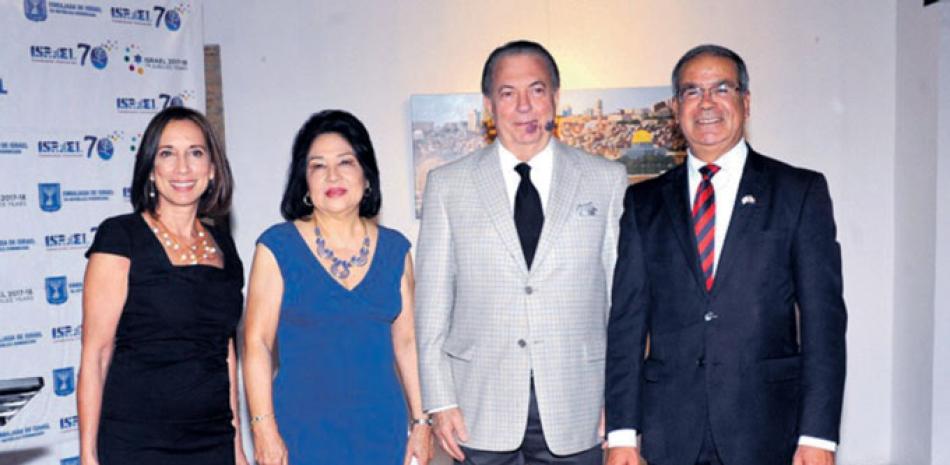 Patricia Mano Tolentino, Ana Yee de Cury, Eduardo Selman y Daniel Saban.