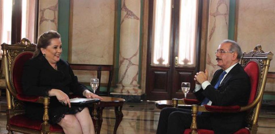 Palacio Nacional. El presidente Danilo Medina habló el pasado domingo al ser entrevistado por la comunicadora Jatnna Tavárez.