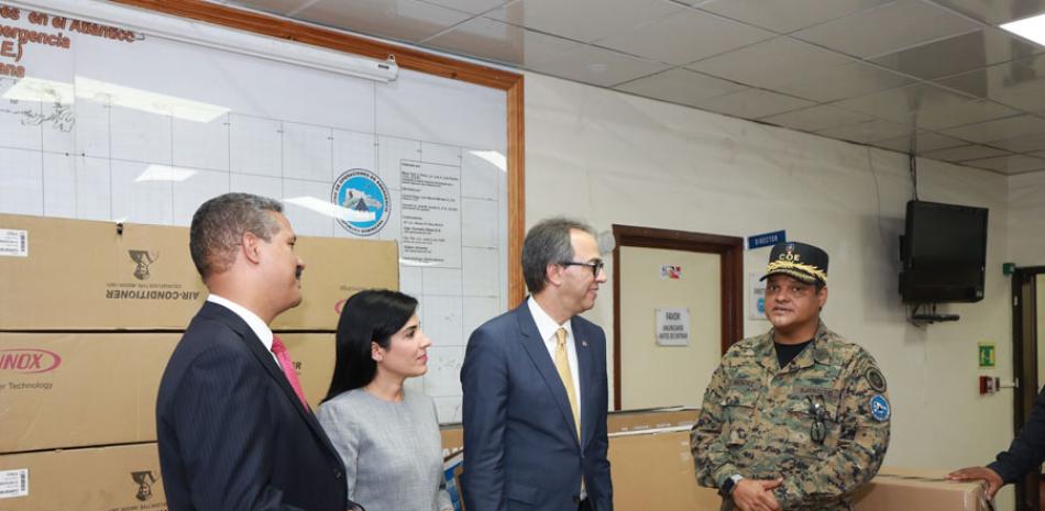 El aporte material fue recibido por el director del COE, general de Brigada doctor Juan M. Méndez.