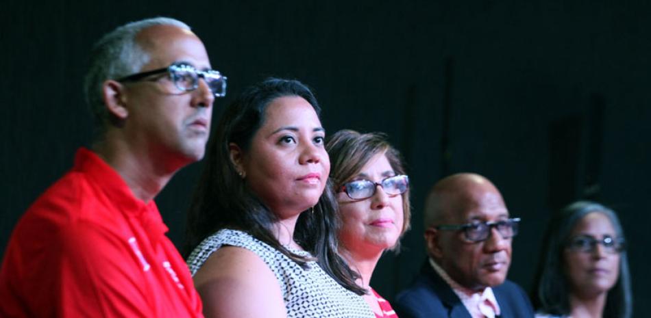 Gente. José Miguel Abreu, Johami Lamy, Rosario Nicasio, Dioni Fernández y Kati Nicasio encabezaron el encuentro de prensa.
