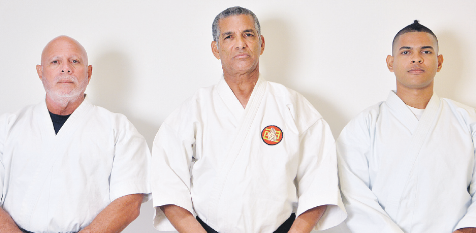 Pedro Generoso Montero (centro), inmortal del deporte dominicano en karate, figura al centro junto con los también maestros Juan Núñez y Johnson Coronado.