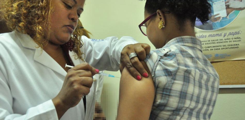 La Organización Panamericana de la Salud (OPS) ha instado a sus países miembros a aumentar rápidamente la cobertura de vacunación y fortalecer la vigilancia epidemiológica nacional.