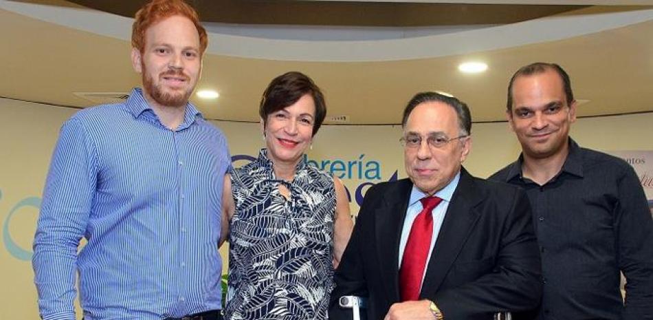 Jorge Marranzini, Carmen Esteva de Marranzini, Celso Marranzini y Eduardo Marranzini.