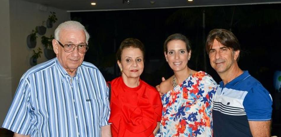 Oscar Lama, Lillian de Lama, Lilly de Armenteros y Fernando Armenteros.