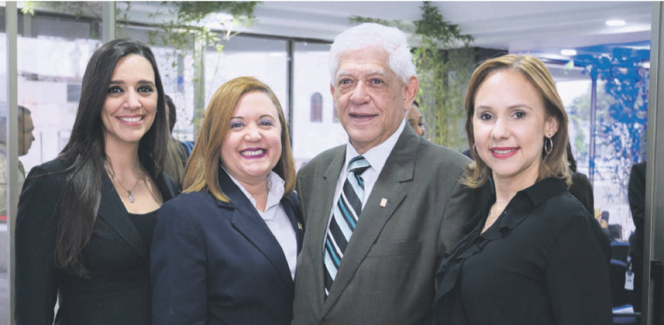 Maryrosse Espinal, Wendy Díaz, José Santiago Reinoso y Martha Vásquez.