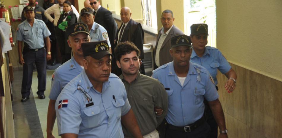 Tribunal. Gabriel Villanueva fue conducido tras recibir un año de prisión preventiva por la muerte de la rumana Andreea Celea.