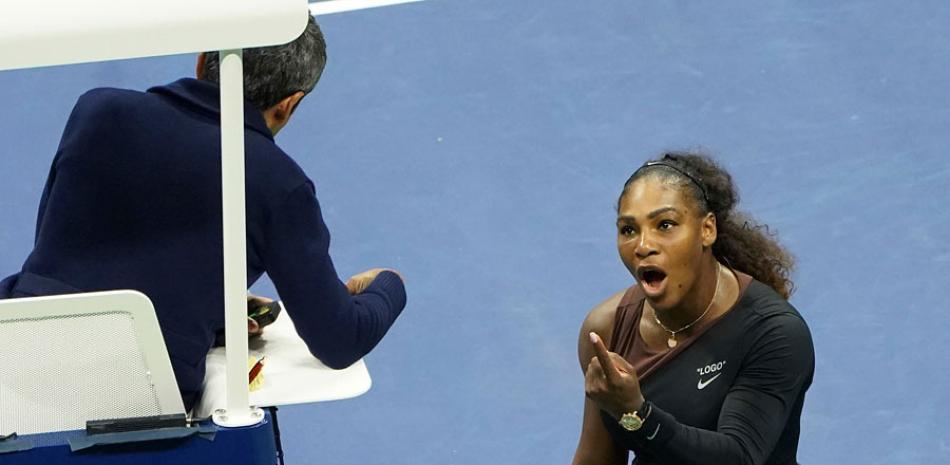 Serena Williams continúa en el ojo del huracán, tras su conflicto con el juez de sillas en la final del US Open.