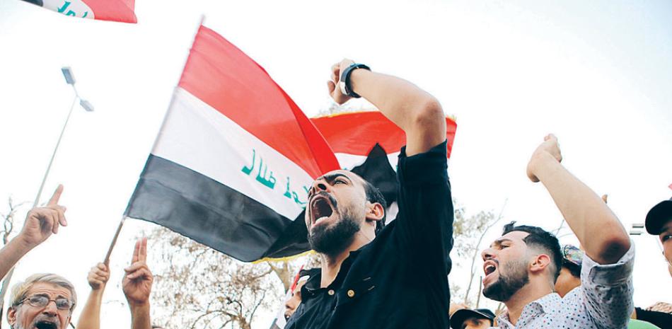 Manifestación. Protesta de iraquíes exigiendo mejores servicios públicos en Basora, el 25 de este mes.
