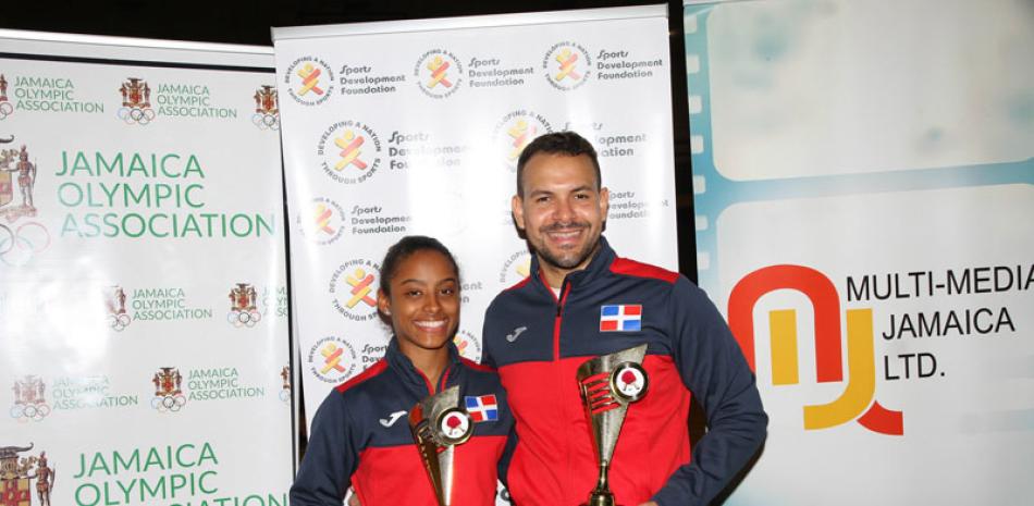 Yasiris Ortiz y Emil Santos, campeones en individual del torneo Senior del Caribe de Tenis de Mesa.