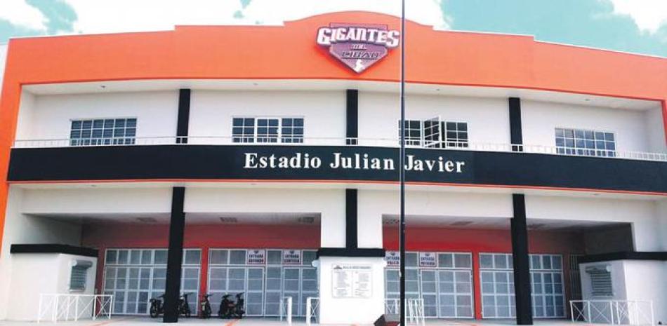 ESTADIO. El parque Julián Javier se encuentra en buenas condiciones para la apertura de la campaña. cuyo equipo los Gigantes buscará una vez más cruzar la barrera de la Serie Regular.