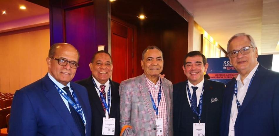 Delegación dominicana en X Congreso Latinoamericano de Epilepsia, integrada por los doctores José Silié Ruíz, Luis Pichardo, Diógenes Santos, Frank Chávez, Enrique Cantizano.