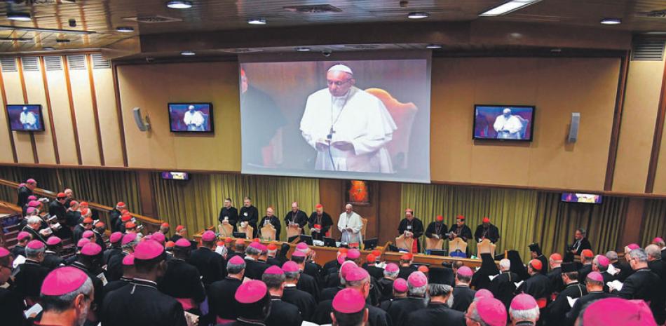 Encuentro. El papa Francisco interviene durante la reunión del Sínodo celebrada en Ciudad del Vaticano, el cual finalizará con las presentación de un documento el próximo 28 de diciembre.