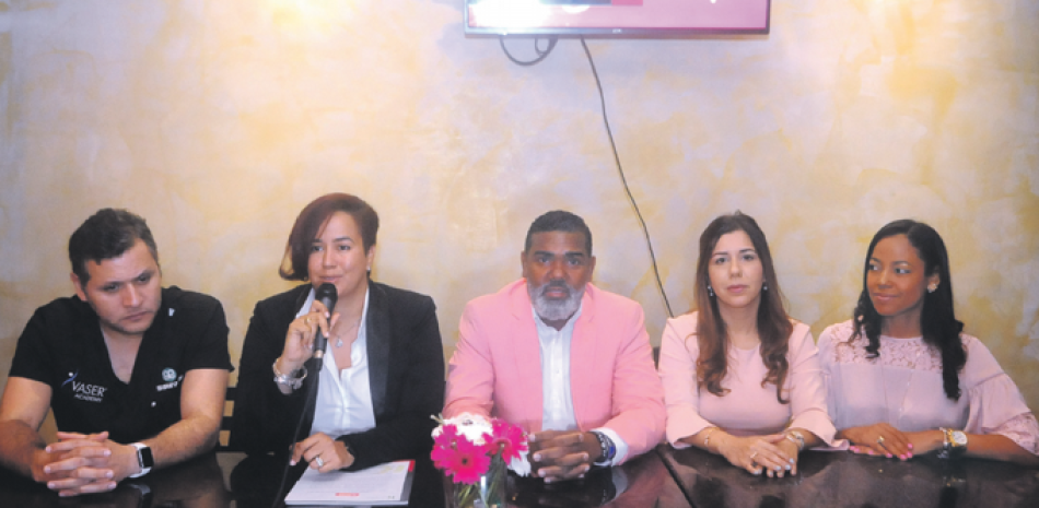 Julio Sicard, Wendy Ureña, Manuel Devers, Madeline Castillo y Juana María Pérez.