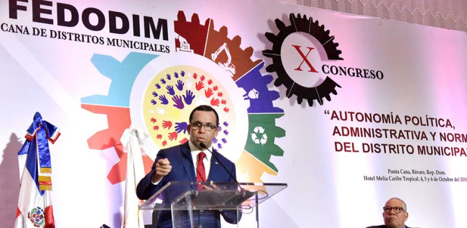 Andrés Navarro habló en el congreso celebrado en el hotel Meliá Tropicaly, donde disertaron figura nacionales e internacionales.