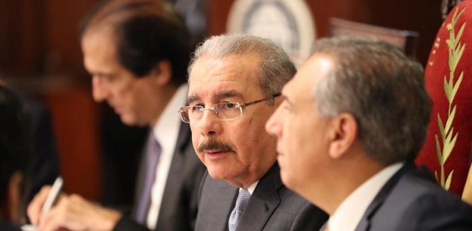 Presidente Danilo Medina; el ministro de la Presidencia, Gustavo Montalvo y  el ministro Administrativo de la Presidencia, José Ramón Peralta.