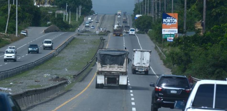 Acciones. Con la próxima entrada en vigor del reglamento anunciado por Franchesca de los Santos, directora del Intrant, los conductores de vehículos de cargas no podrán, entre otras medidas, usar el carril izquierdo en carreteras y otros tramos viales.