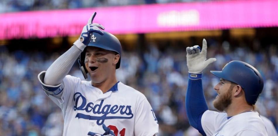 Joc Pederson, a la izquierda, es un jaridnero de importancia en los Dodgers.