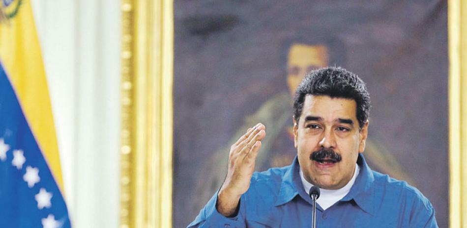 Honras . El presidente Nicolás Maduro durante un acto ayer en Caracas. El Gobierno anunció que declaró persona no grata a la encargada de negocios de Ecuador en Caracas, Elizabeth Méndez.