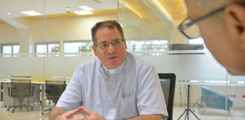 Entrevista. El reverendo Amable Durán visitó el LISTÍN DIARIO.