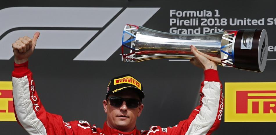 Kimi Raikkonen celebra luego de ser premiado como ganador del Gran Premio de Austin en el Campeonato Mundial de la Fórmula Uno.