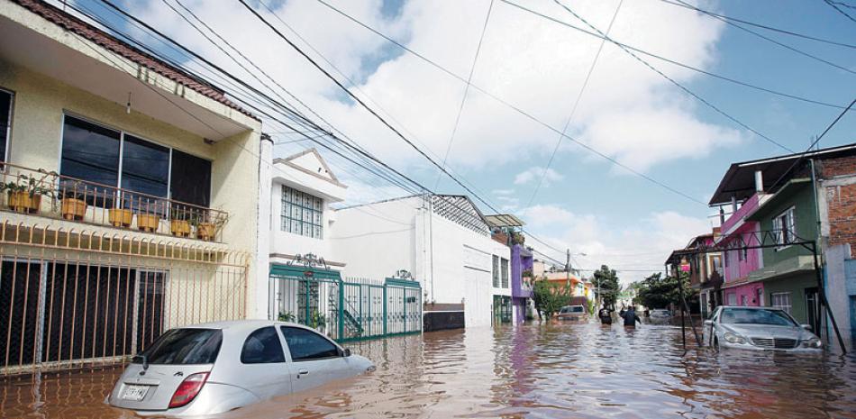 Efectos. Vista de las inundaciones por los efectos ya del huracán Willa en el estado de Michoacán, México. El ciclón alcanzó ayer en la mañana la categoría 5 en la escala Saffir-Simpson, avanza hacia el norte sobre el Pacífico y se espera que toque tierra esta tarde.