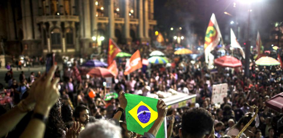 Posibles efectos. Ahora, mucha gente se está preguntando en Brasil si las fisuras causadas por la campaña hacia las elecciones presidenciales alterarán para siempre el panorama político y cultural del país más grande de América.