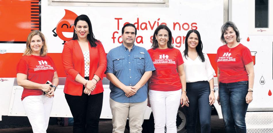 Teresa Lebrón, Leslie Torres, Oscar Guzmán, Alexandra Matos de Purcell, Carolina Torres y Griselda Carrón.