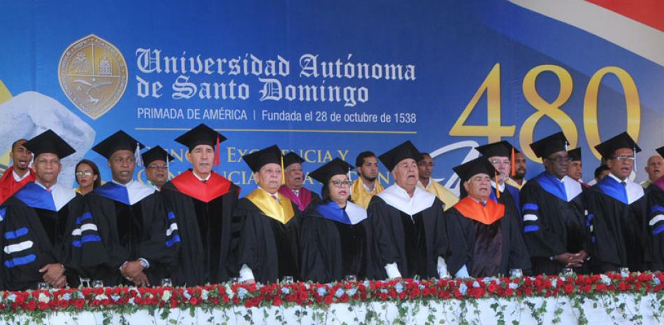 Actividad. La rectora Emma Polanco encabezó la graduación de 1,459 nuevos profesionales de la UASD.