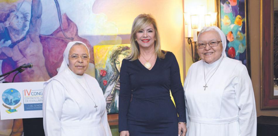 Sor Basilea Ramírez, María Isabel Pichardo de Valdez y Sor Petra Elena de González.