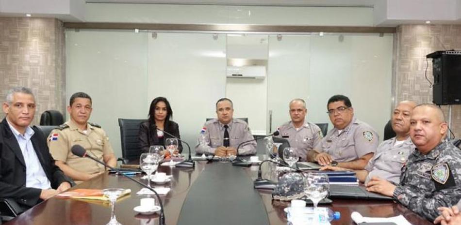 Encuentro. La directora del Intrant, Claudia Franchesca de los Santos, se reunió con el director general de la Policía Nacional, mayor general Ney Aldrin Bautista, y el director general de la Digesett, Ernesto R. Rodríguez García; así como de otras autoridades relacionadas al sector del transporte.