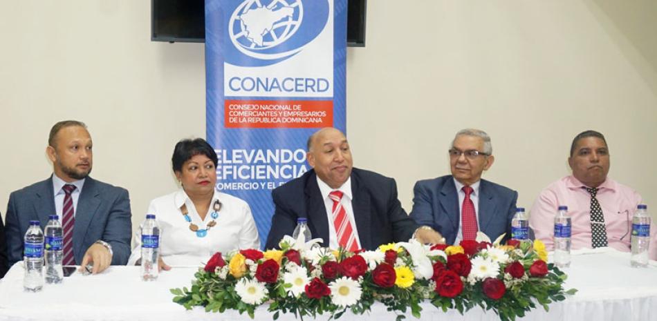 Anuncio. Los dirigentes de Conacerd dan a conocer la realización del II Foro Regional de Líderes.