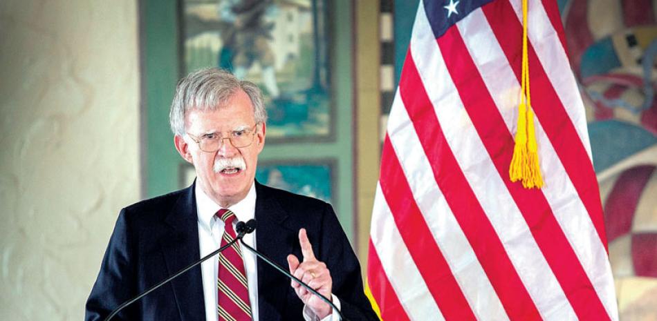 Funcionario. El asesor presidencial estadounidense John Bolton pronuncia un discurso sobre la política de EEUU hacia América Latina, en Miami, donde anunció las presiones contra Cuba, Venezuela y Nicaragua.