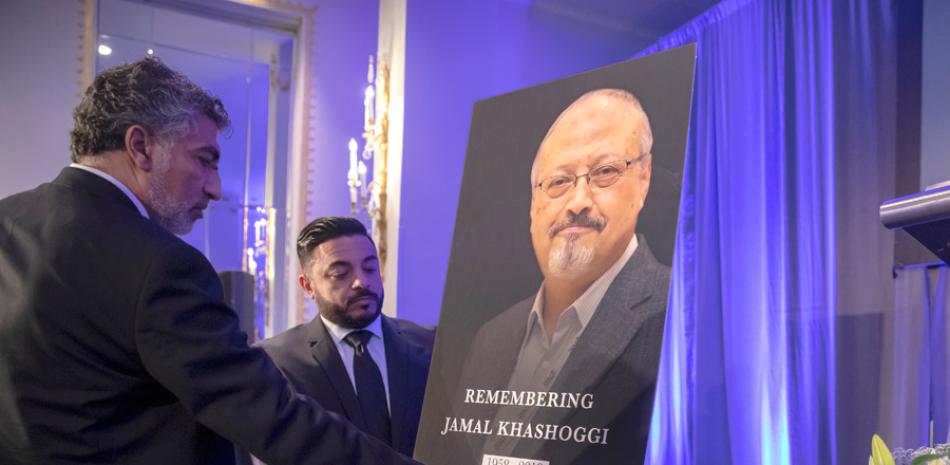 Recuerdo. Mongi Dhaouadi, a la izquierda, y Ahmed Bedier crearon una imagen del fallecido periodista saudí Jamal Khashoggi.