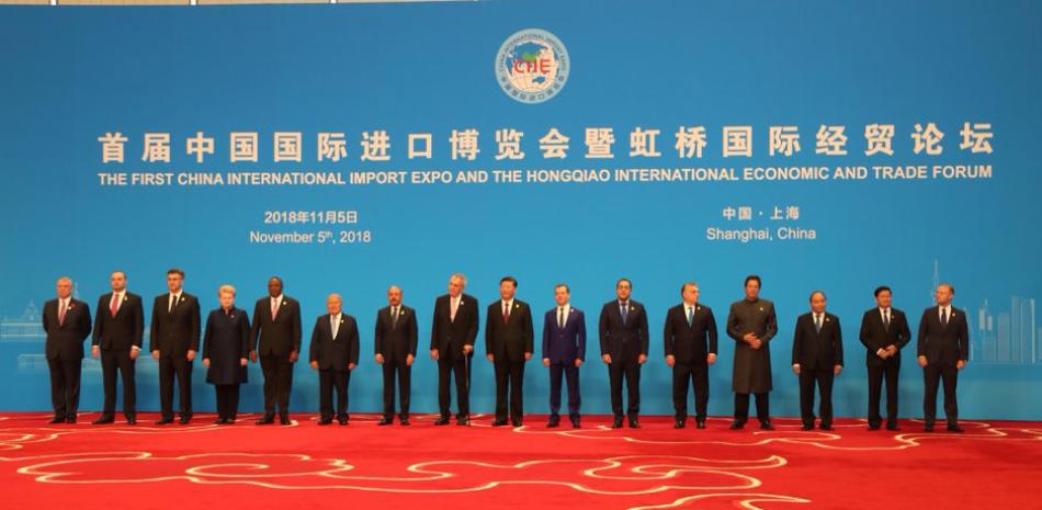 Relaciones. El presidente Danilo Medina participó en la apertura de la primera Exposición Internacional de Exportación e Importación de China, junto al presidente de esa nación asiática Xi Jinping, y otros mandatarios que asisten al evento que se realiza en la ciudad de Shanghái.