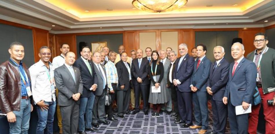 El presidente Danilo Medina junto a los funcionarios y periodistas que lo acompañaron a China.