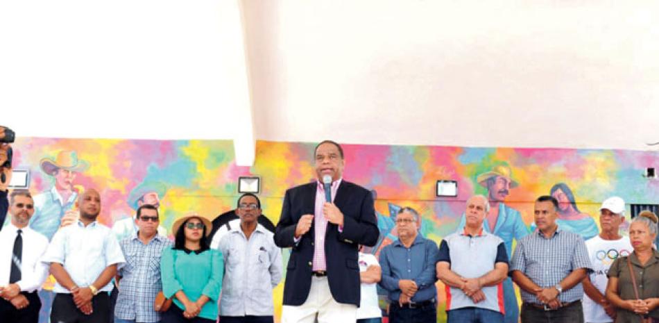 El ministro de Deportes Danilo Díaz, durante su discurso en Salcedo, donde encabezó los actos por el Día Nacional del Deporte, que se celebra este 7 de noviembre.