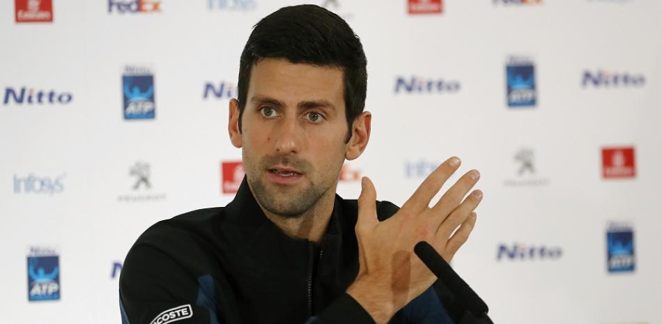 El serbio Novak Djokovic habla durante la conferencia de prensa realizada en London.