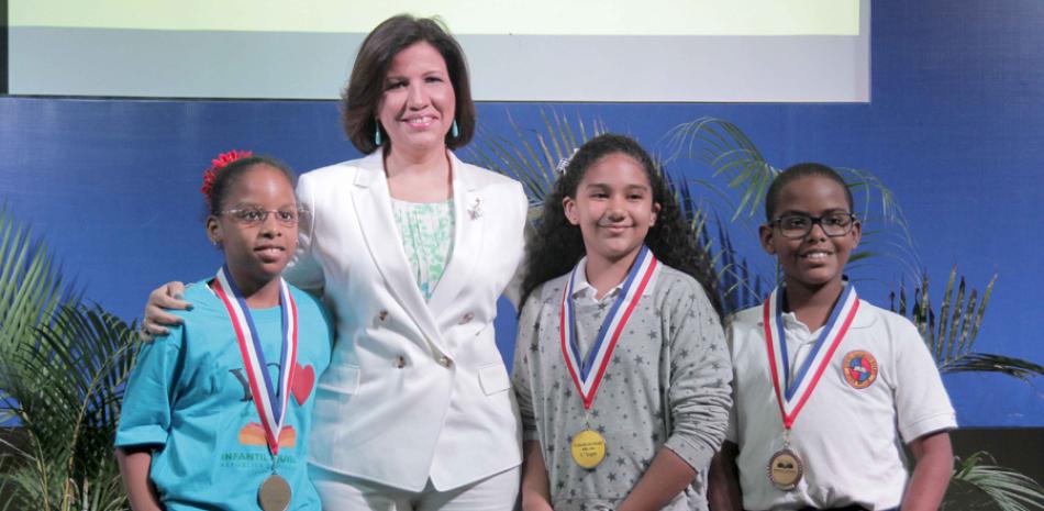 Concurso. La vicepresidenta Margarita Cedeño se centró en que los estudiantes reforzarán sus habilidades de lectoescritura.