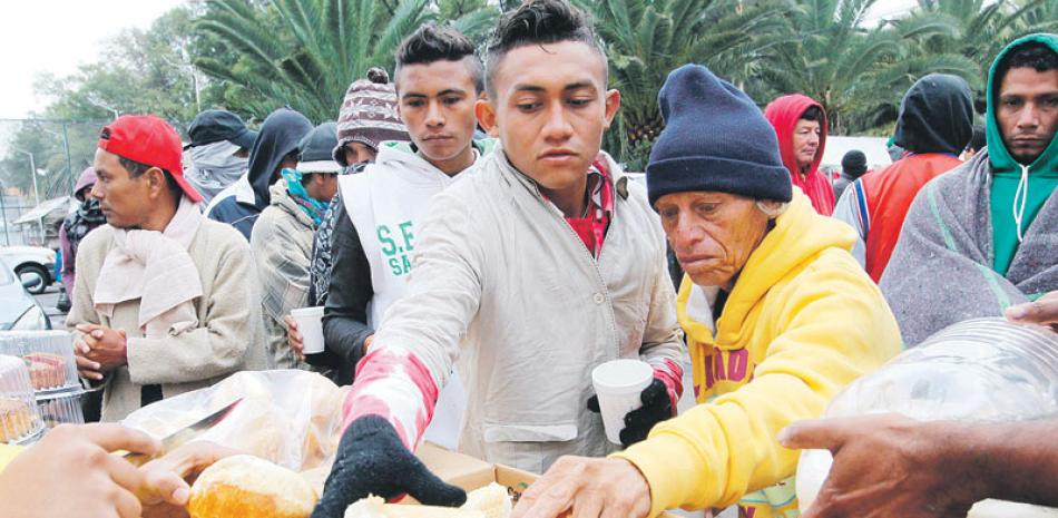 Tijuana. Las autoridades mexicanas se preparan para albergar durante varios meses a miles de centroamericanos en la ciudad de Tijuana, donde hoy siguieron llegando nuevos contingentes.