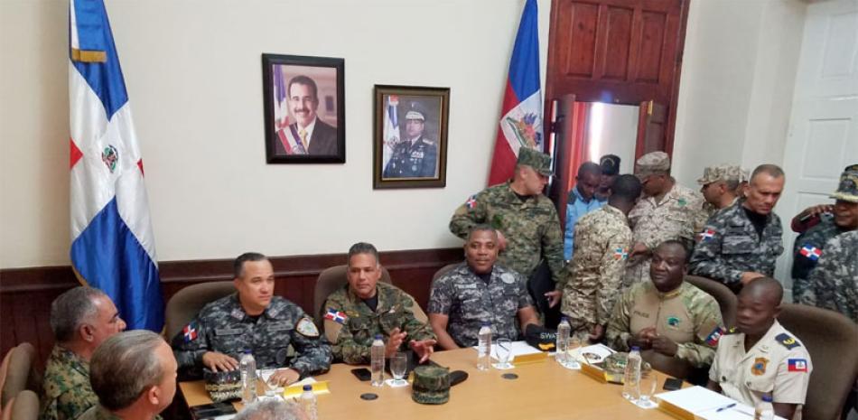 Encuentro. Las autoridades dominicanas y haitianas se reunieron en la sede del Cesfront, en la fortaleza El Rodeo.