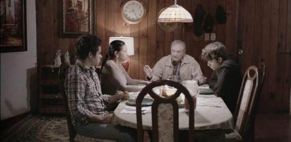 Historia. Escena de la película "La familia Reyna", que se exhibirá en cines de Estados Unidos.