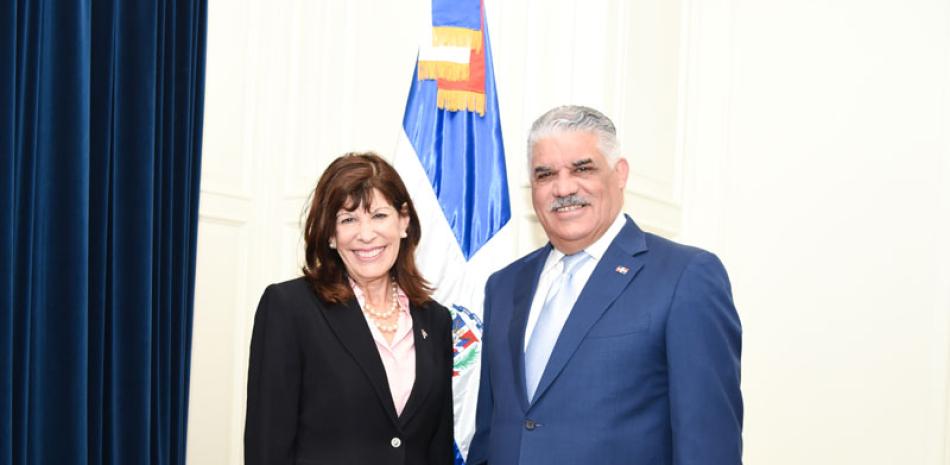 Coordinación. El canciller Miguel Vargas y embajadora de Estados Unidos en República Dominicana, Robin S. Bernstein.