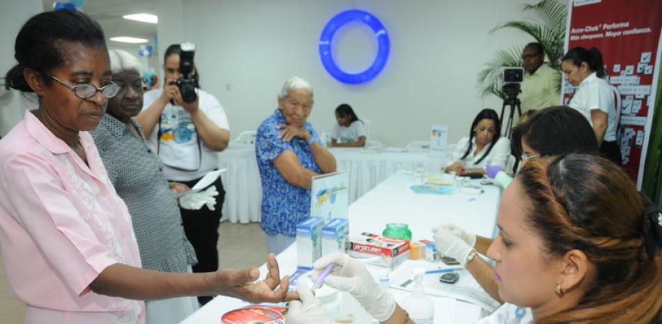 Beneficiarios. Tanto los hipertensos como los diabéticos recibirán coberturas de medicamentos y laboratorios, sin topes ni copagos no autorizados.