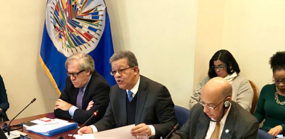 Exposición. El expresidente Leonel Fernández, como jefe de la misión de la OEA, expone los resultados de su observancia.