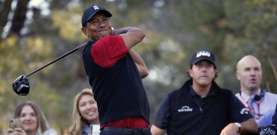 Una caída que la vieron millones de personas por su TV, resulta una derrota especial para Tiger Woods.