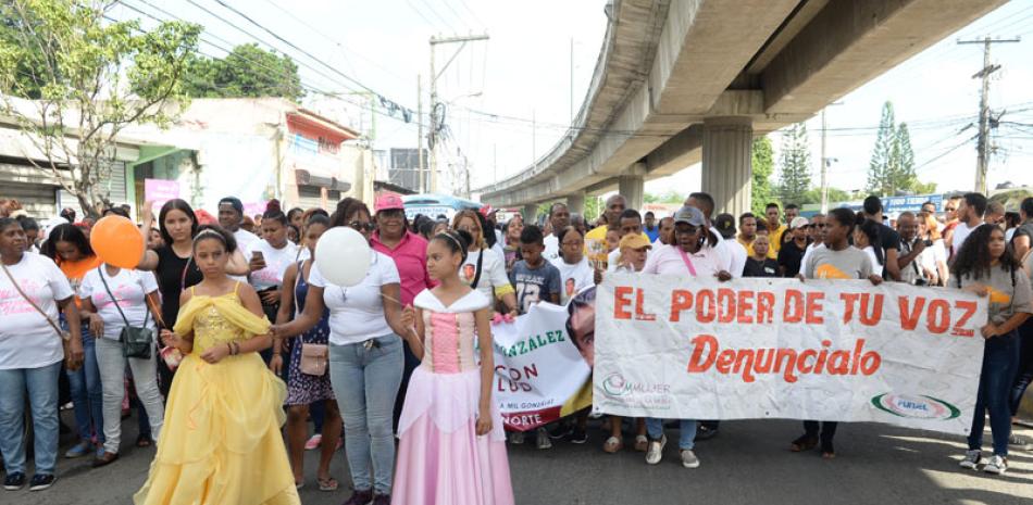 Creando conciencia. Personas de todas las edades se integraron ayer a las jornadas organizadas en la capital y otras jurisdicciones del pais