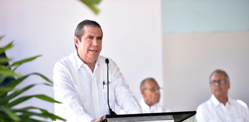 Ministro. Francisco Javier García Fernández aclara sobre los detalles, discusión y aprobación del plan de ordenamiento territorial.