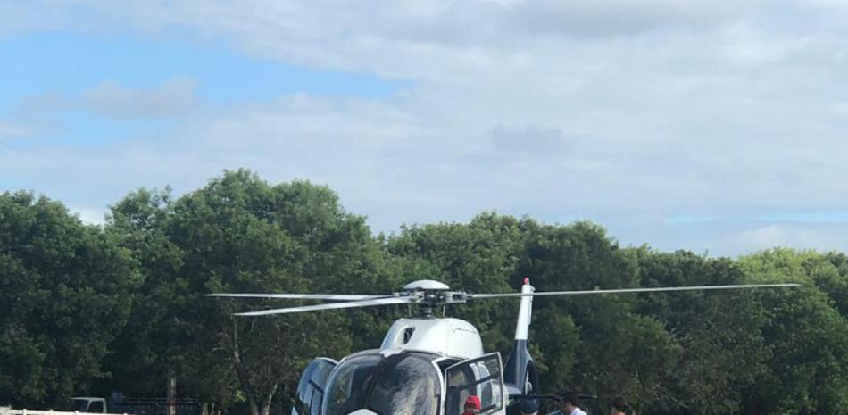 Último día. Los cuatro turistas y el piloto en el momento cuando abordaban el helicóptero caído el jueves próximo a La Romana.