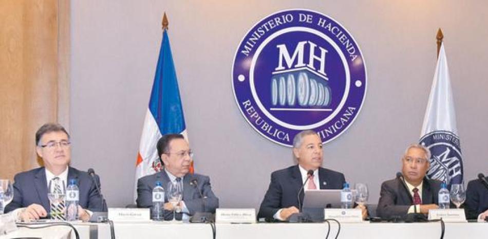 Los datos fiscales fueron presentados por Mario Garza, Héctor Valdez Albizu, Donald Guerrero Ortiz, Isidoro Santana y Rainer Kohler.